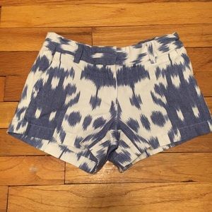 Vineyard Vines girls blue and white shorts